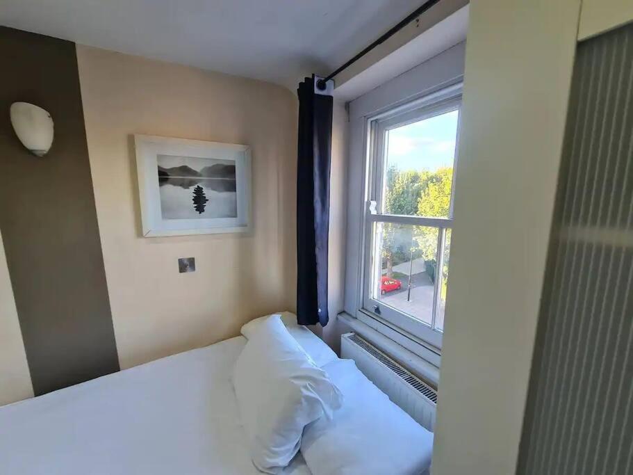 Lovely En-Suite Bedroom Лондон Экстерьер фото