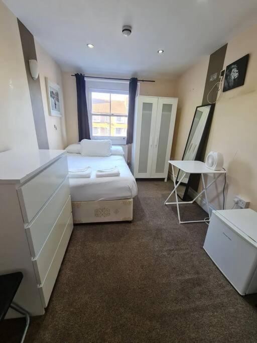 Lovely En-Suite Bedroom Лондон Экстерьер фото