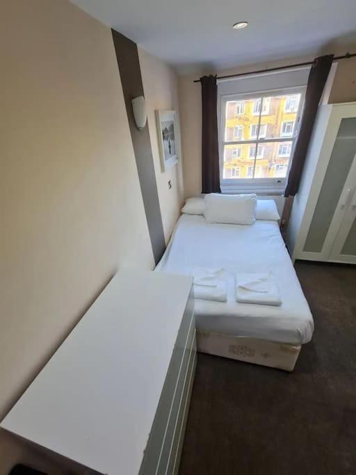 Lovely En-Suite Bedroom Лондон Экстерьер фото